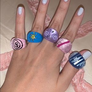 Set of 5 Plastic Rings - Size 7